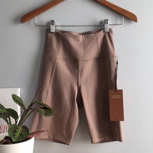 NWT Girlfriend Collective Limestone bike shorts